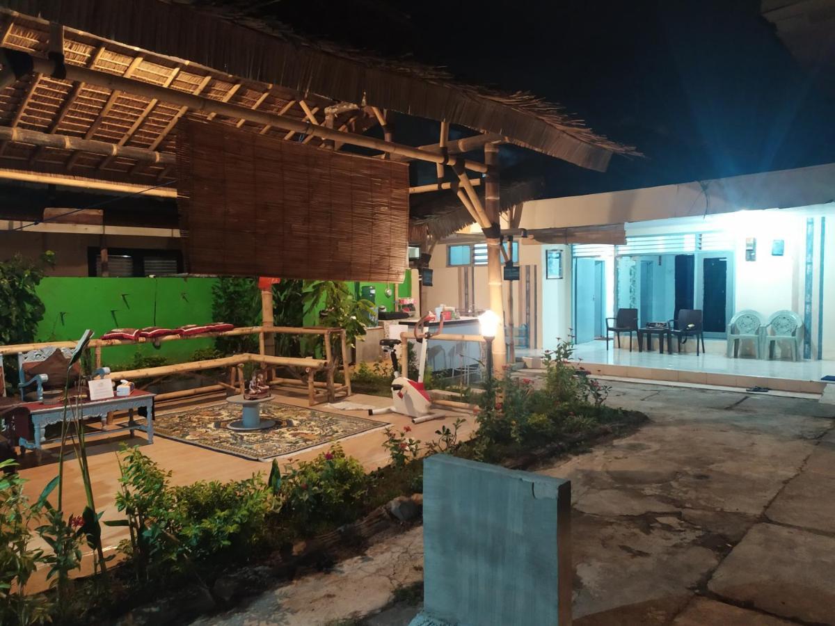 Robiu Homestay Banyuwangi  Luaran gambar